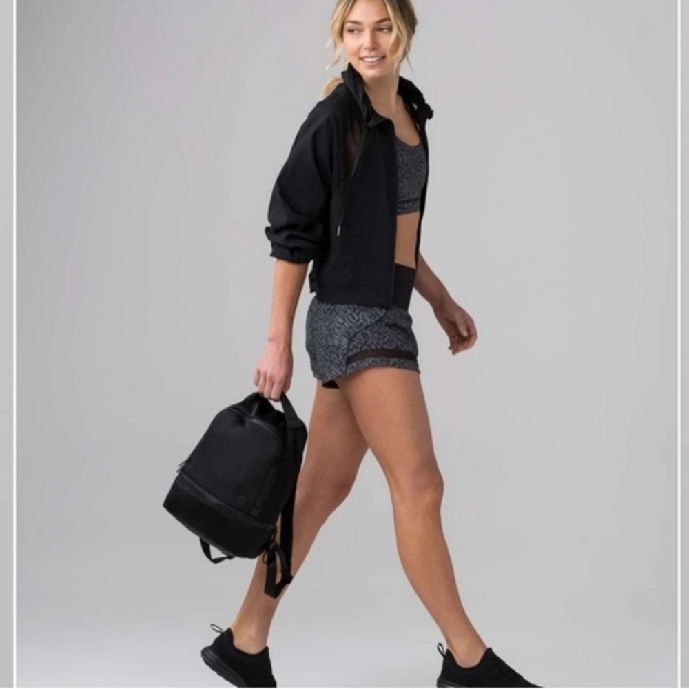 NWOTS **Lululemon** Pace Perfect Shorts. Size 10. Black And White - Picture 3 of 12